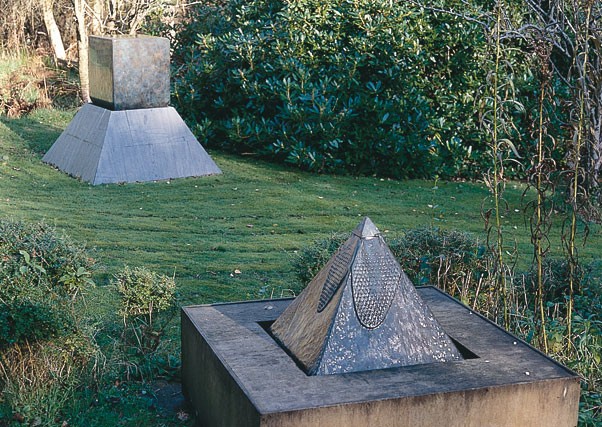 Cube / Pyramid